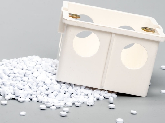 Granuli composti per raccordi in UPVC rigido, pellet in PVC per stampaggio a iniezione, granuli di plastica bianca in PVC, stampaggio a iniezione, particelle in PVC, pellet in polivinilcloruro